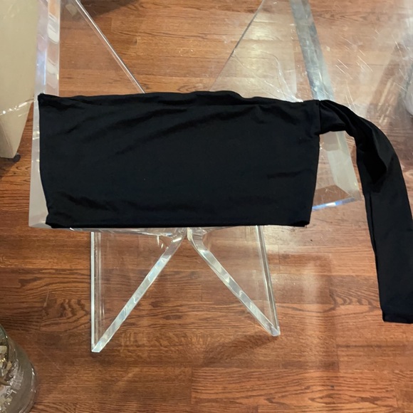 Fashion Nova black large one shoulder sleeve cut front crop top - Picture 4 of 4